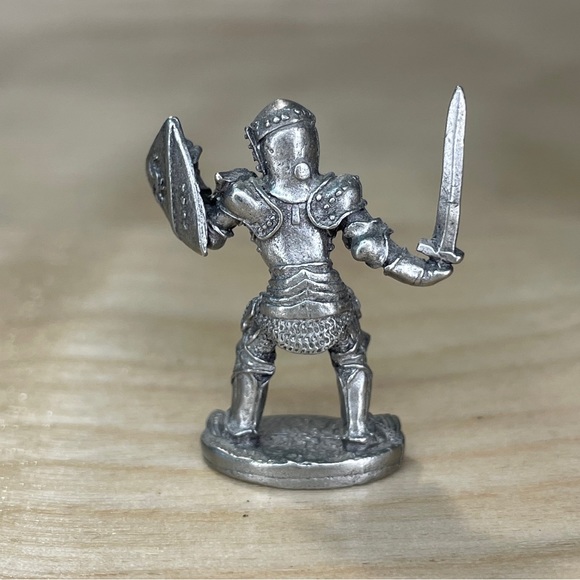 Vintage Ral Partha Pewter Armored Medieval Knight with Dragon Shield PP 615 - Picture 5 of 9